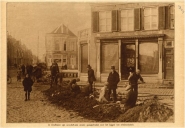 Het aanleggen van telefoonkabels in de Keizersgracht, gezien vanaf Vrijstraat richting Willemstraat, 1927 | collectie RHCe